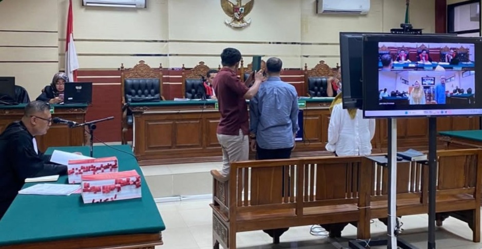 DISUMPAH: Sejumlah saksi dihadirkan dan diambil sumpahnya dalam persidangan perkara korupsi pengadaan gamelan di Dikpora Magetan di Pengadilan Tipikor.