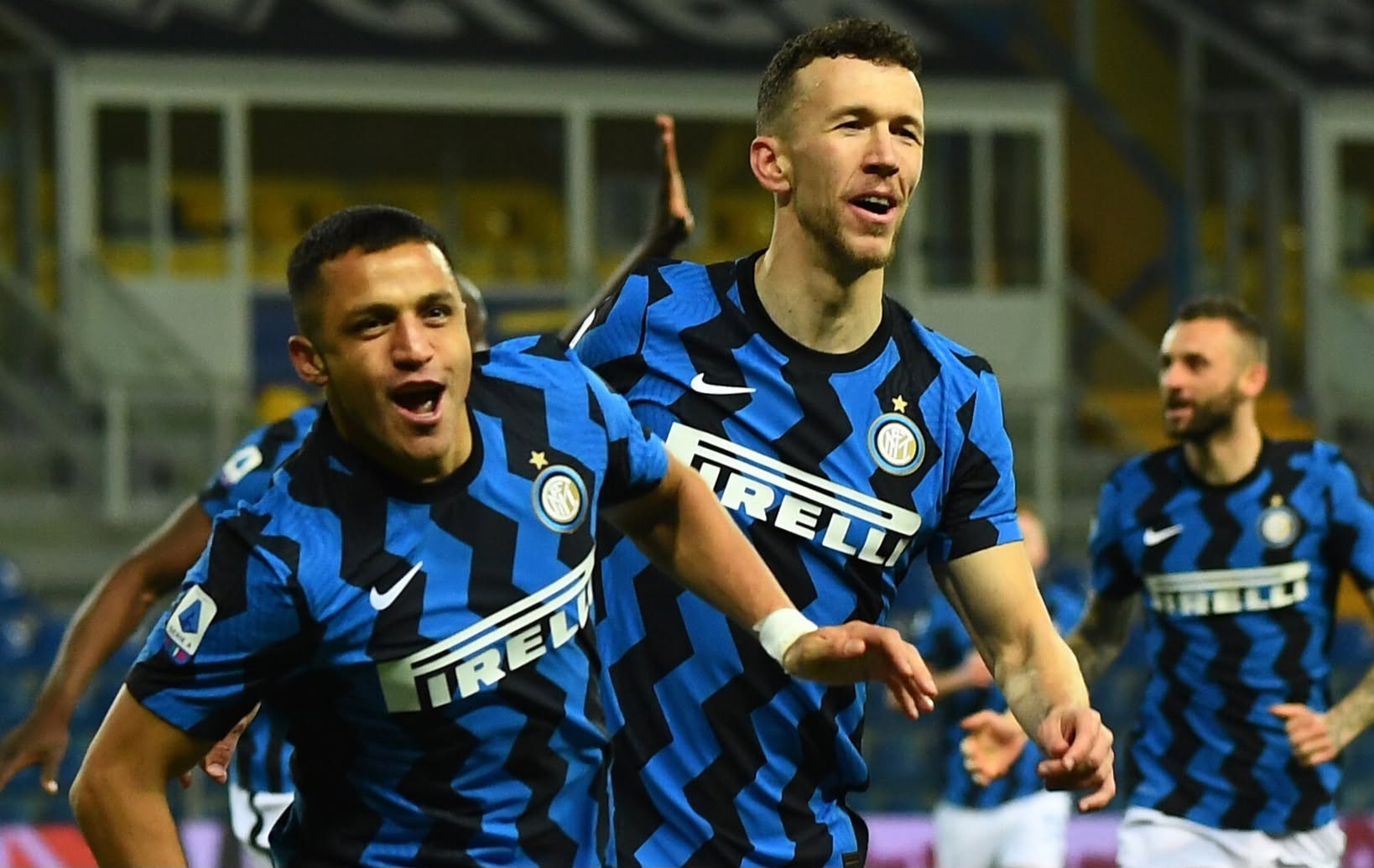 Inter Milan masih di puncak klasemen.