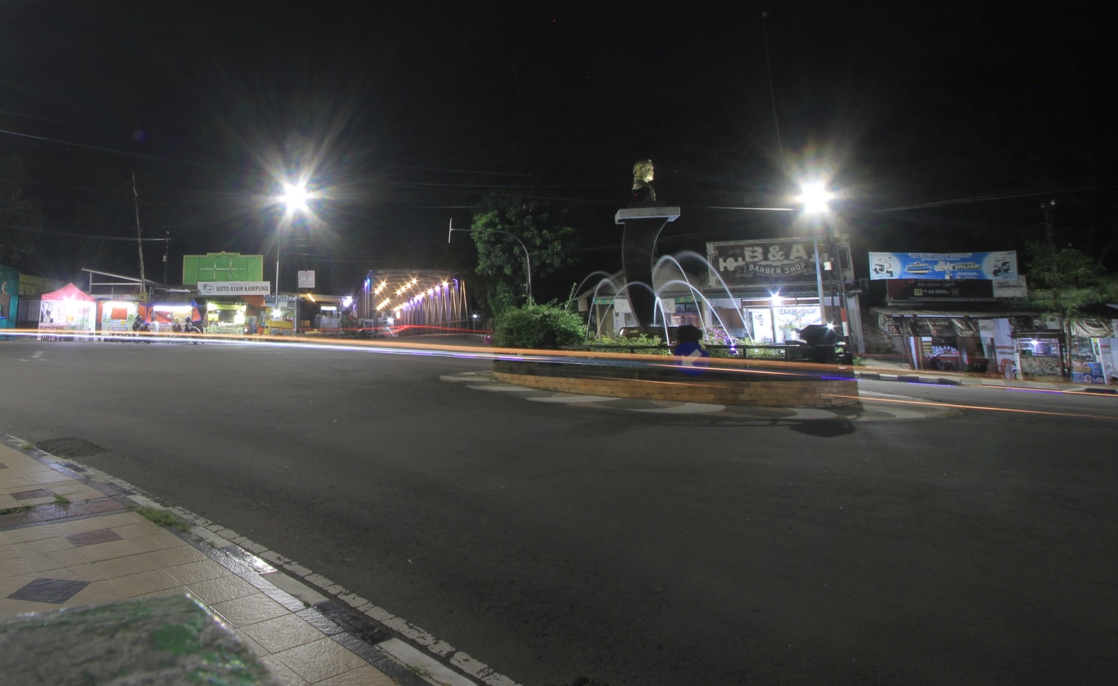 TERANG BENDERANG: Pajak penerangan jalan menjadi salah satu penyumbang terbesar pendapatan asli daerah Kabupaten Magetan sepanjang 2025. AJI PUTRA/RADAR MAGETAN