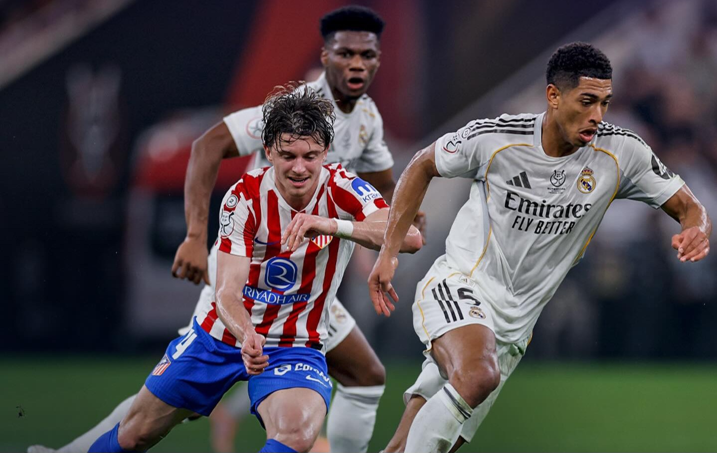 Real Madrid lolos ke final.