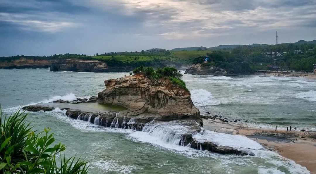 DESTINASI: Salah satu objek wisata alam di Pacitan yang diharapkan mampu mendongkrak PAD pariwisata tahun 2026. DOK RADAR PACITAN