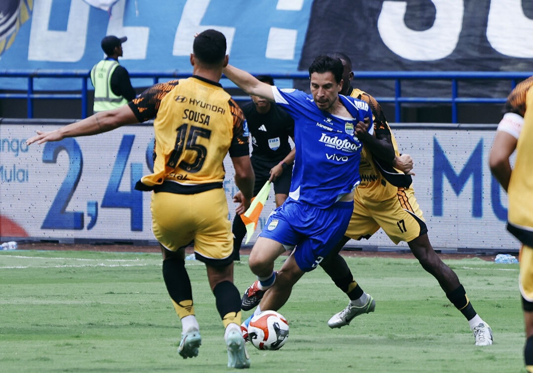 Persib menang 1-0.