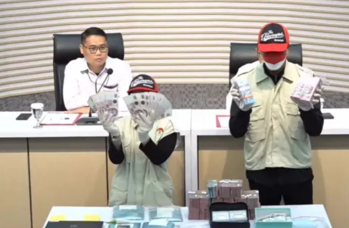 Barang bukti hasil OTT KPP Madya Jakarta Utara yang dilakukan KPK.