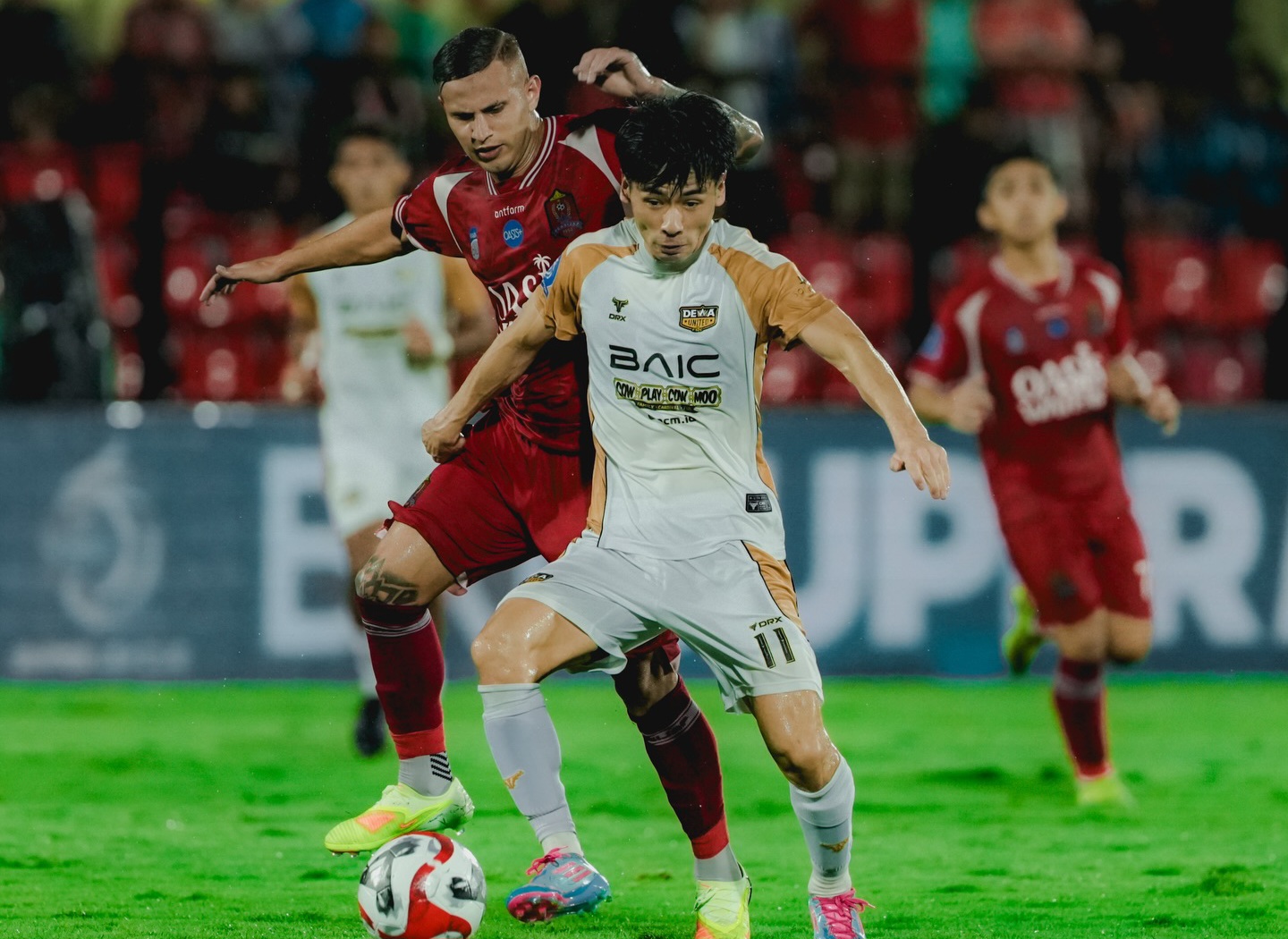 Dewa United menang 3-0.
