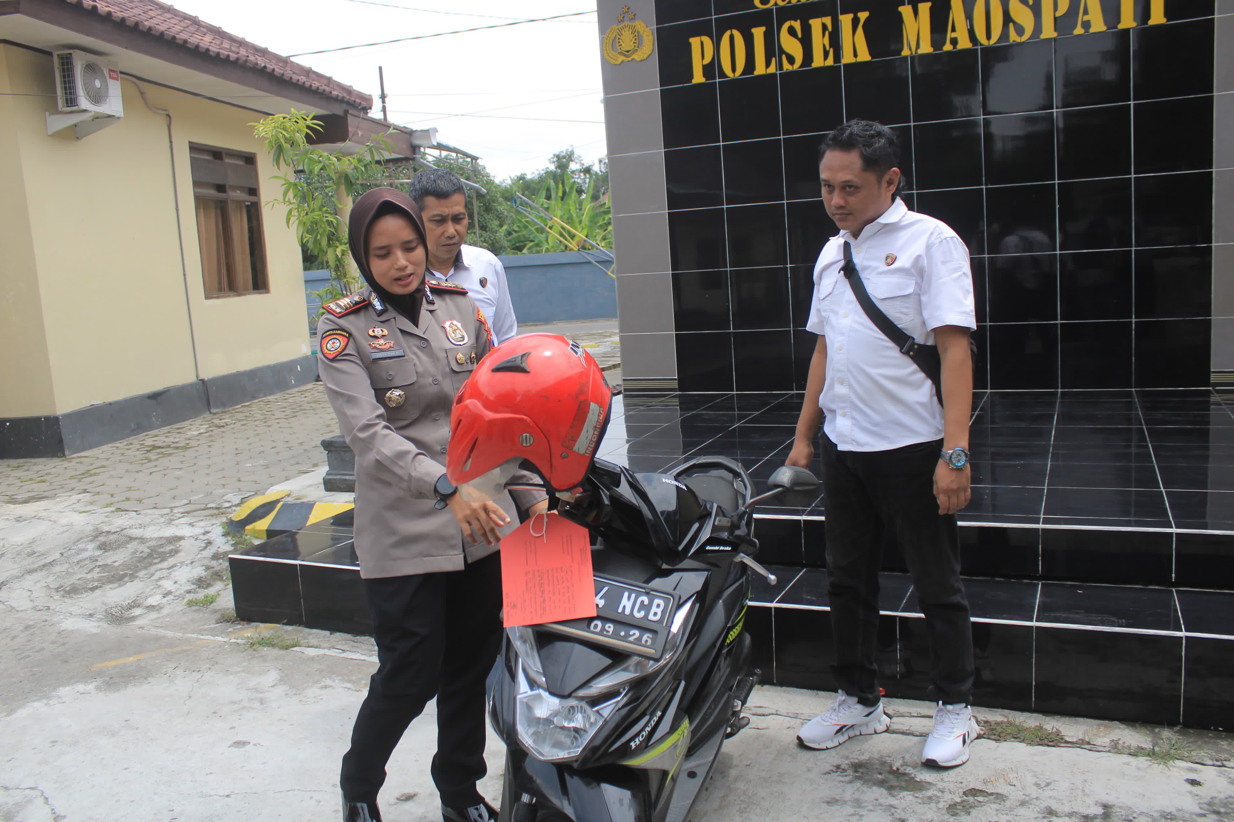 ILUSTRASI: Polisi mengamankan sepeda motor Honda Beat yang dicuri seorang anak di bawah umur di wilayah Maospati, Magetan. FOTO: AJI PUTRA/RADAR MAGETAN
