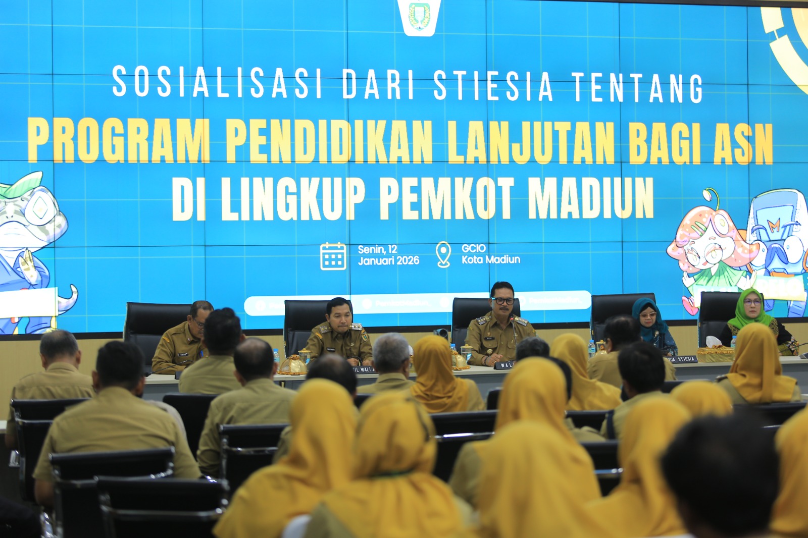 ABDI NEGARA: Pemkot Madiun mewajibkan pejabat eselon II bergelar doktor dan eselon III minimal S2 sebagai upaya lompatan kualitas SDM aparatur. BAGAS BIMANTARA/RADAR MADIUN