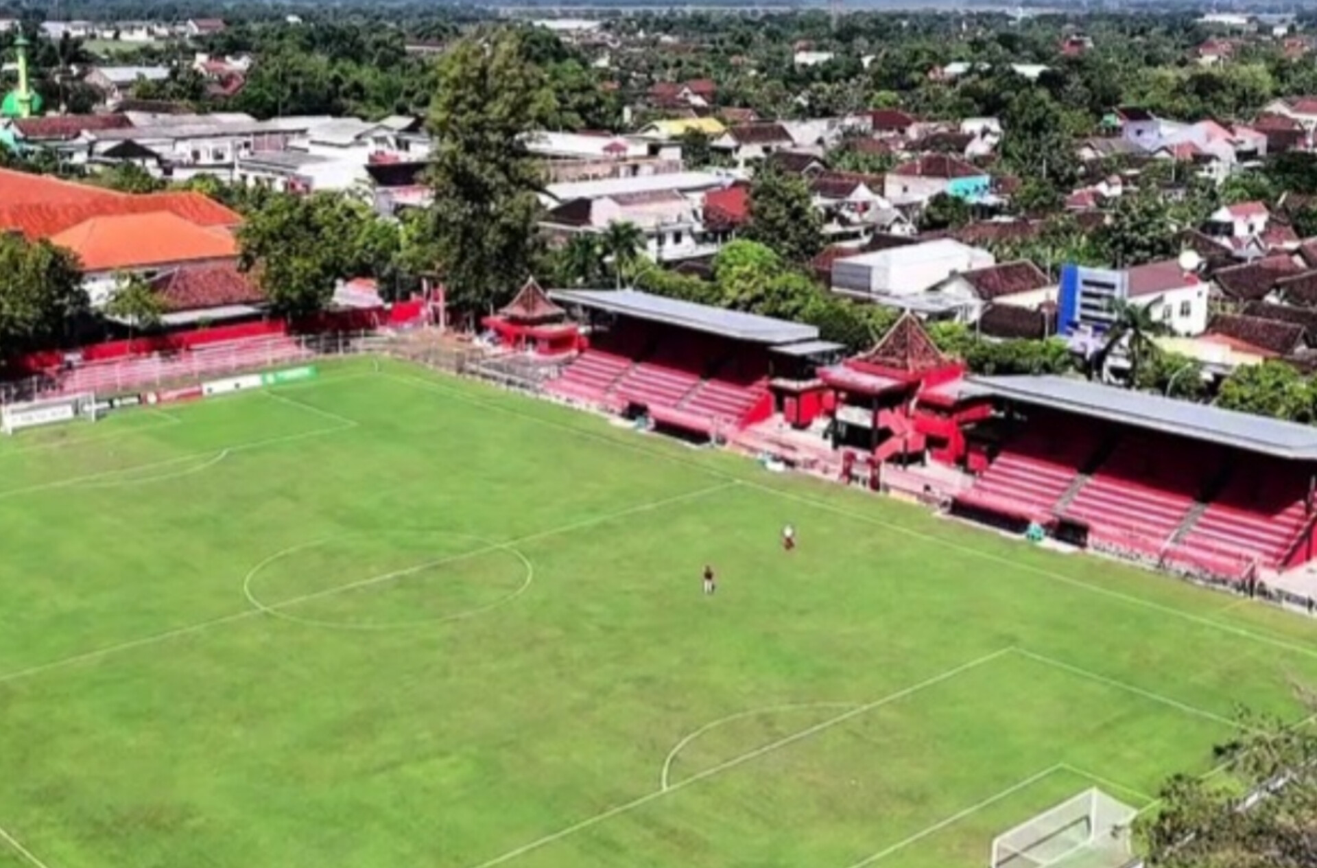 GAGAL TUAN RUMAH: Kondisi Stadion Ketonggo Ngawi yang batal menjadi venue babak 16 besar Liga 4 Jawa Timur 2025&ndash;2026. FOTO: ISTIMEWA