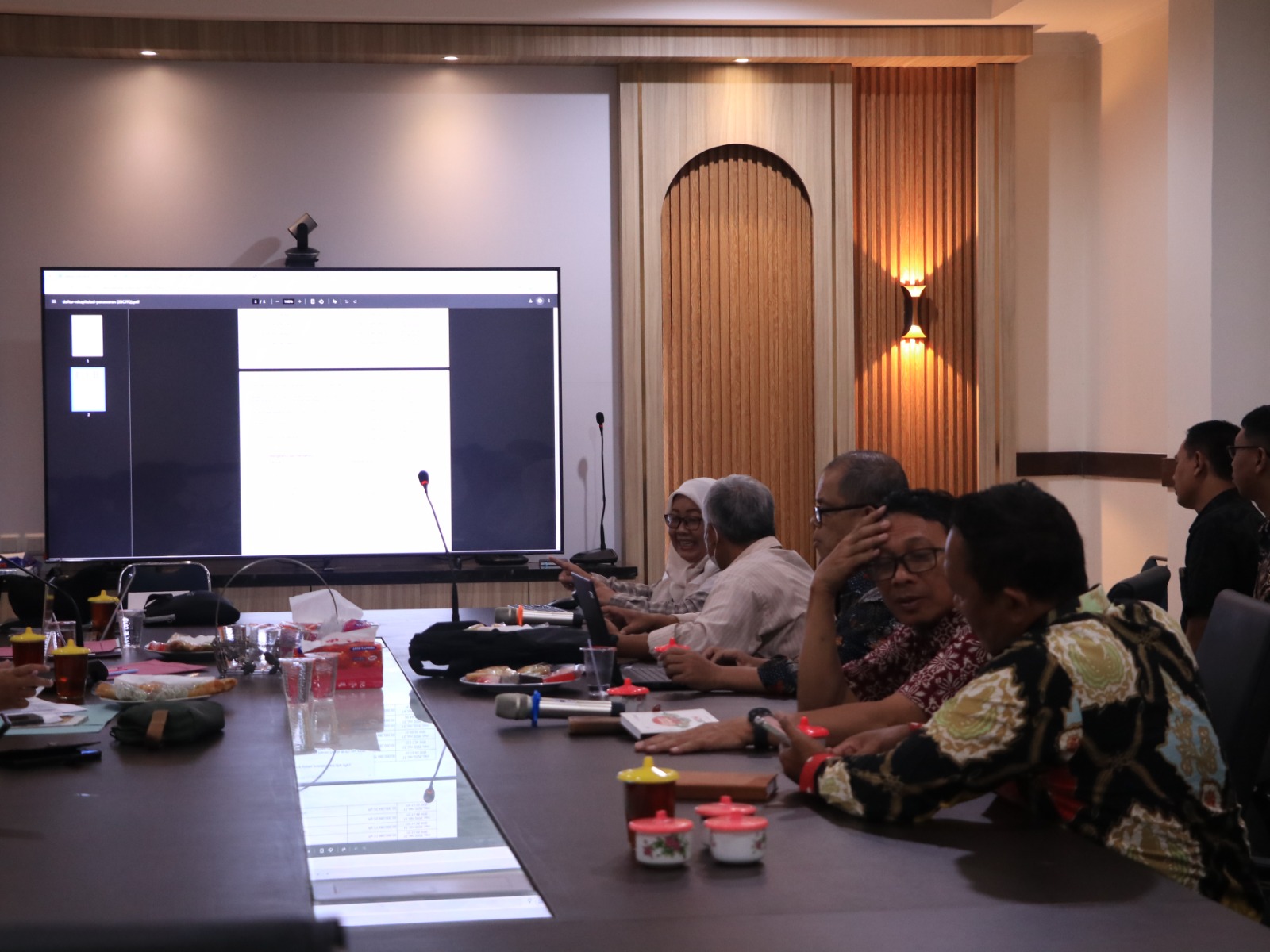 OPEN BIDDING: BPPKAD Ponorogo bersama KPKNL Madiun menggelar lelang terbuka kendaraan aset nirguna Pemkab Ponorogo, kemarin (15/1). FOTO: ISTIMEWA