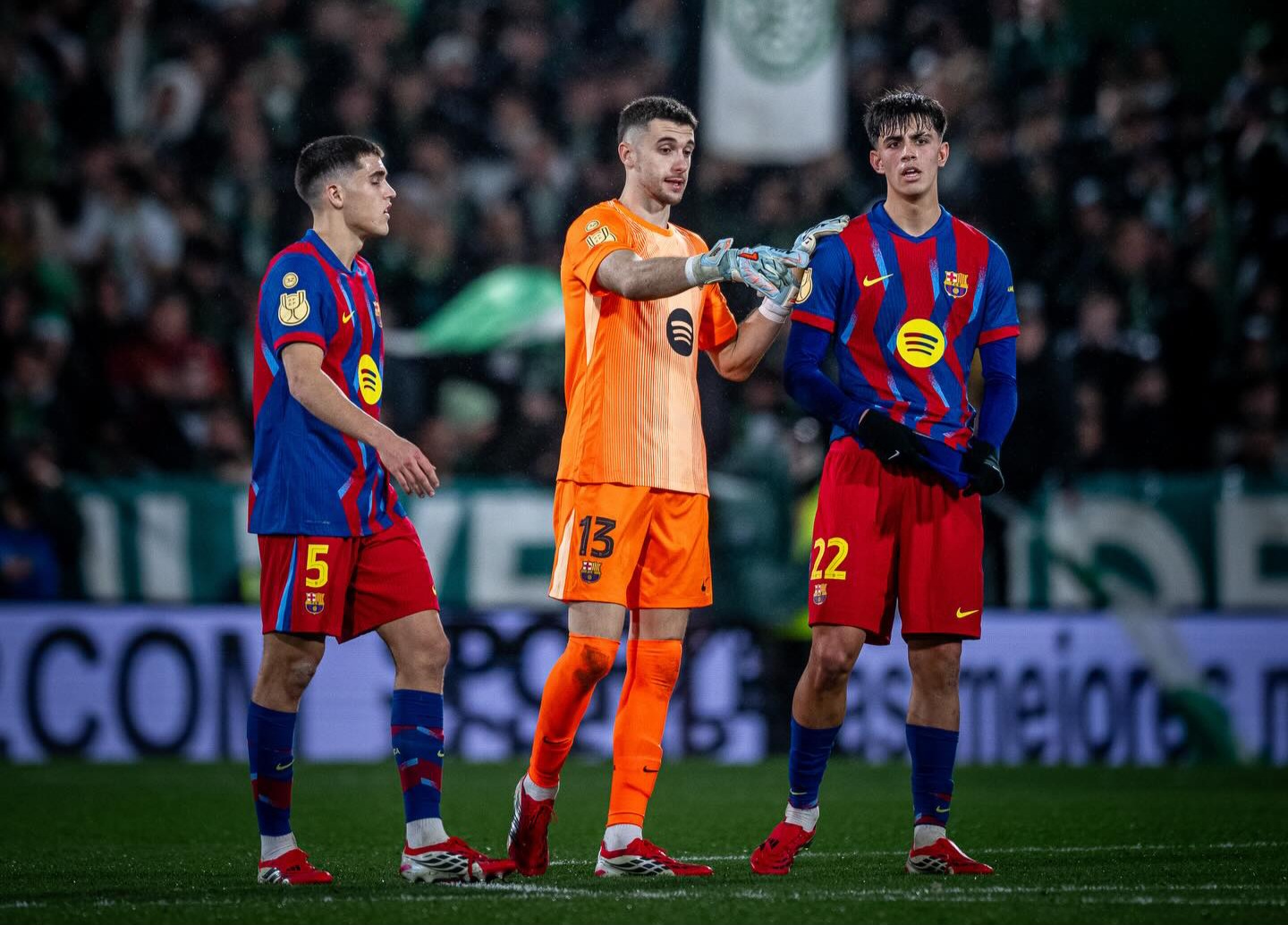Barcelona menang 2-0.