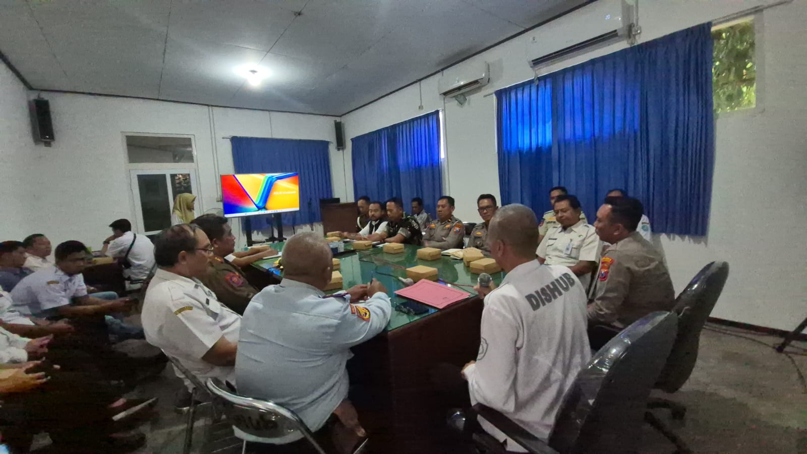 TERBATAS: Forum Lalu Lintas dan Angkutan Jalan (FLLAJ) Ponorogo menggelar rapat koordinasi membahas larangan operasional kereta kelinci, Kamis (15/1). SUGENG DWI N/RADAR PONOROGO