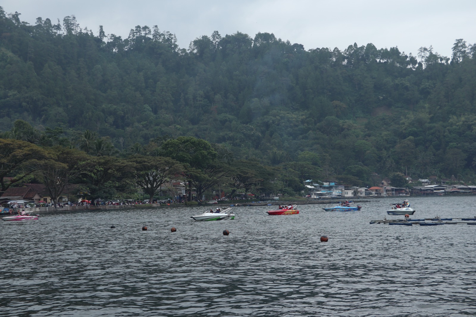 SOROT TAMBANG: Aktivitas galian C di sekitar kawasan Telaga Ngebel kembali menuai kritik karena dinilai mengancam lingkungan dan wisata. SUGENG DWI N/RADAR PONOROGO