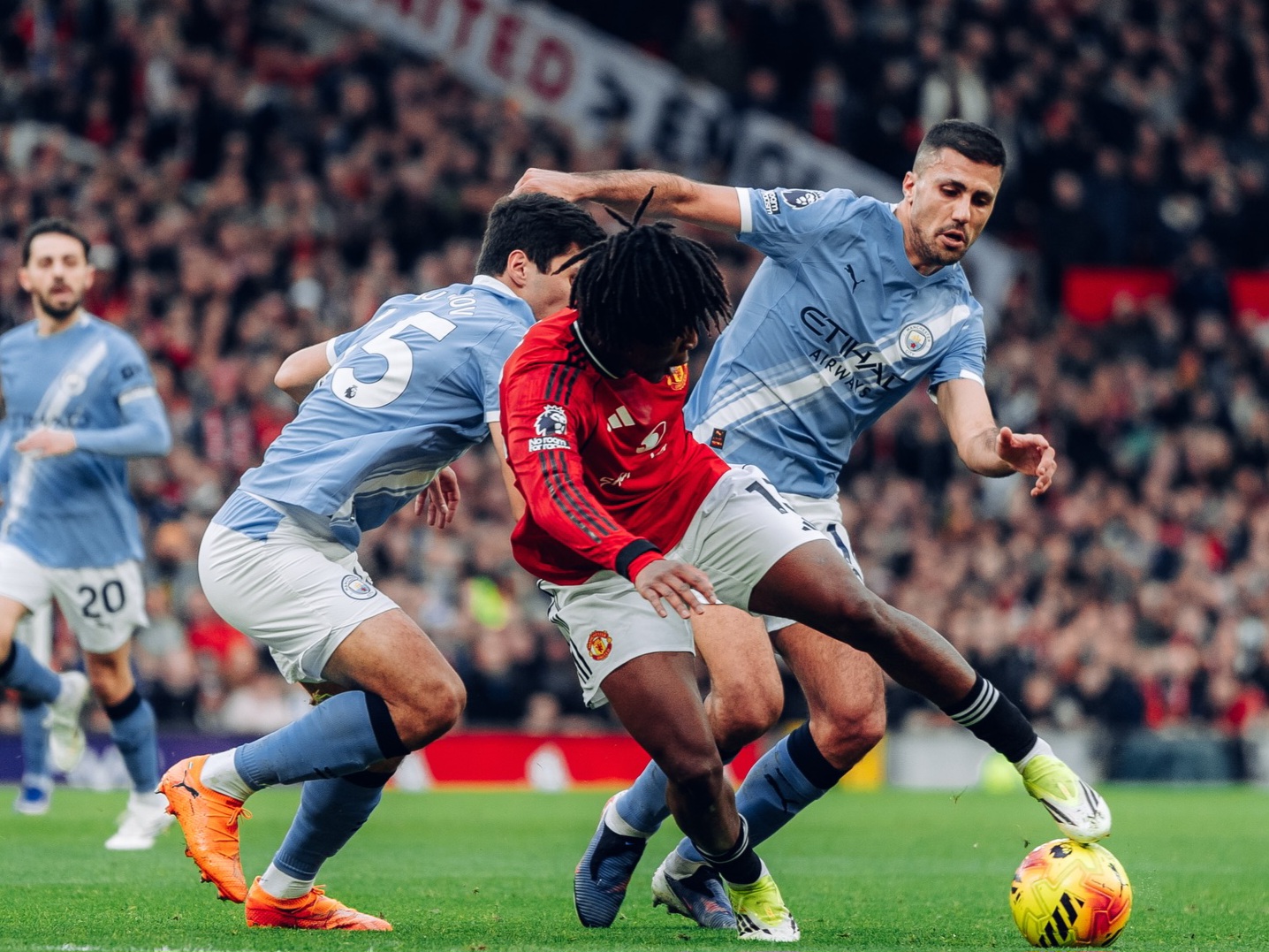 MU menangi derby Manchestern