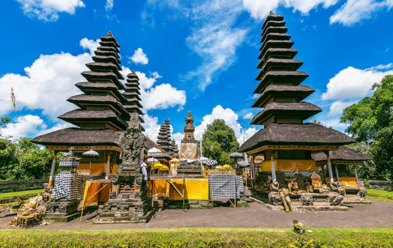 Bali dinobatkan sebagai Destinasi Wisata Terbaik Dunia dengan meraih peringkat pertama dalam &ldquo;The Travelers&rsquo; Choice Awards Best of the Best Destination List 2026&rdquo; versi TripAdvisor.