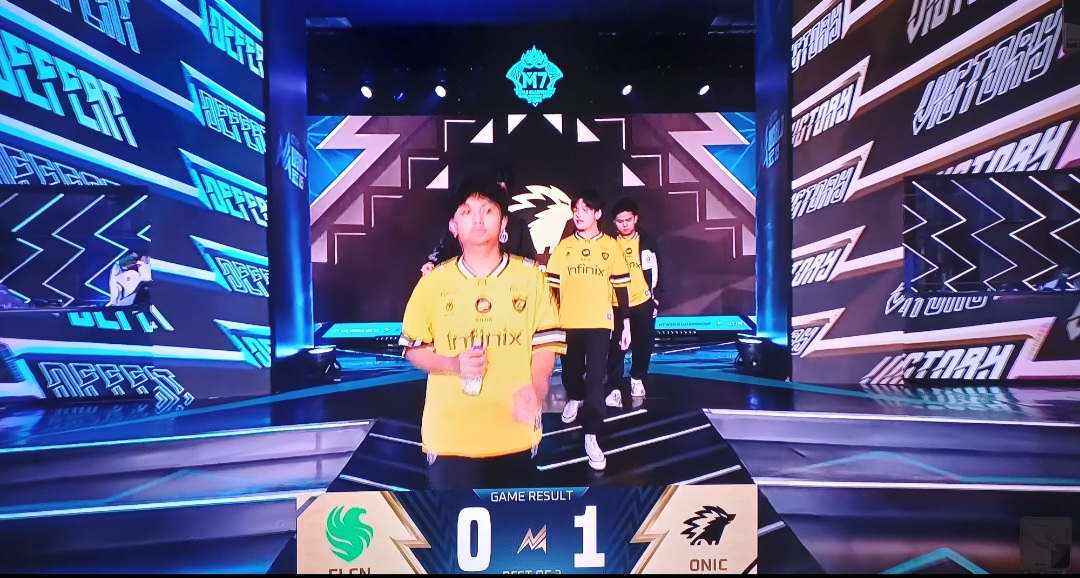 ONIC tampil dominan dan menghancurkan Falcons 17-1 di game pertama Round 5 Swiss Stage M7.