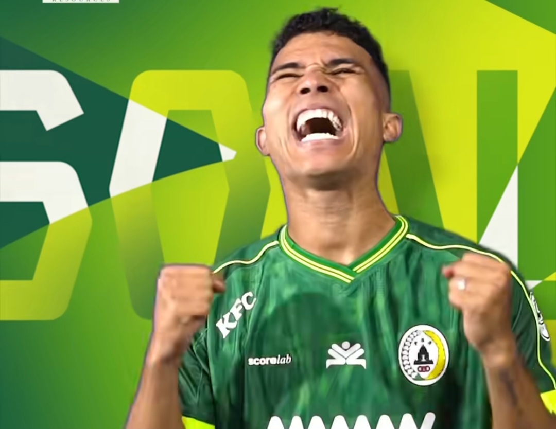 PSS Sleman unggul 1-0 atas Persela Lamongan di babak pertama lewat gol sundulan Gustavo Tocantins.