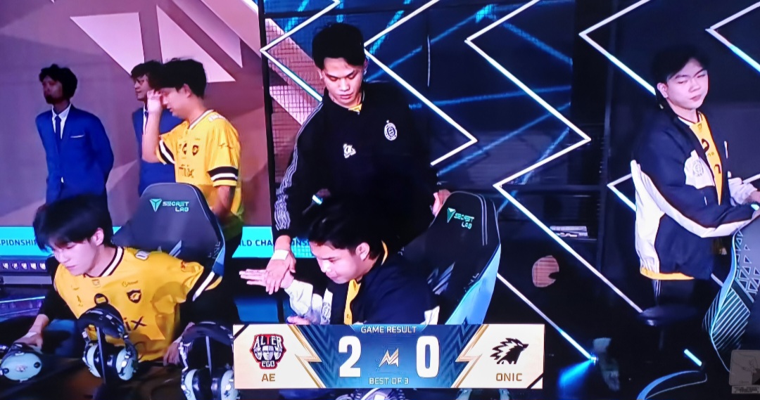 Alter Ego menaklukkan ONIC 2-0 di Knockout Stage M7 dan memaksa sang juara MPL Indonesia turun ke lower bracket.