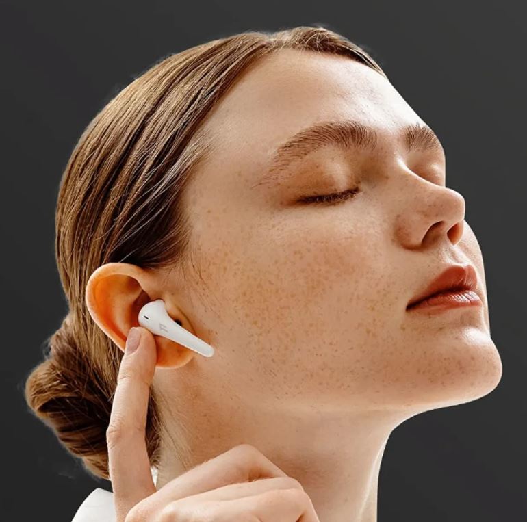 Earphone AI OpenAI siap ubah cara manusia berinteraksi dengan teknologi.