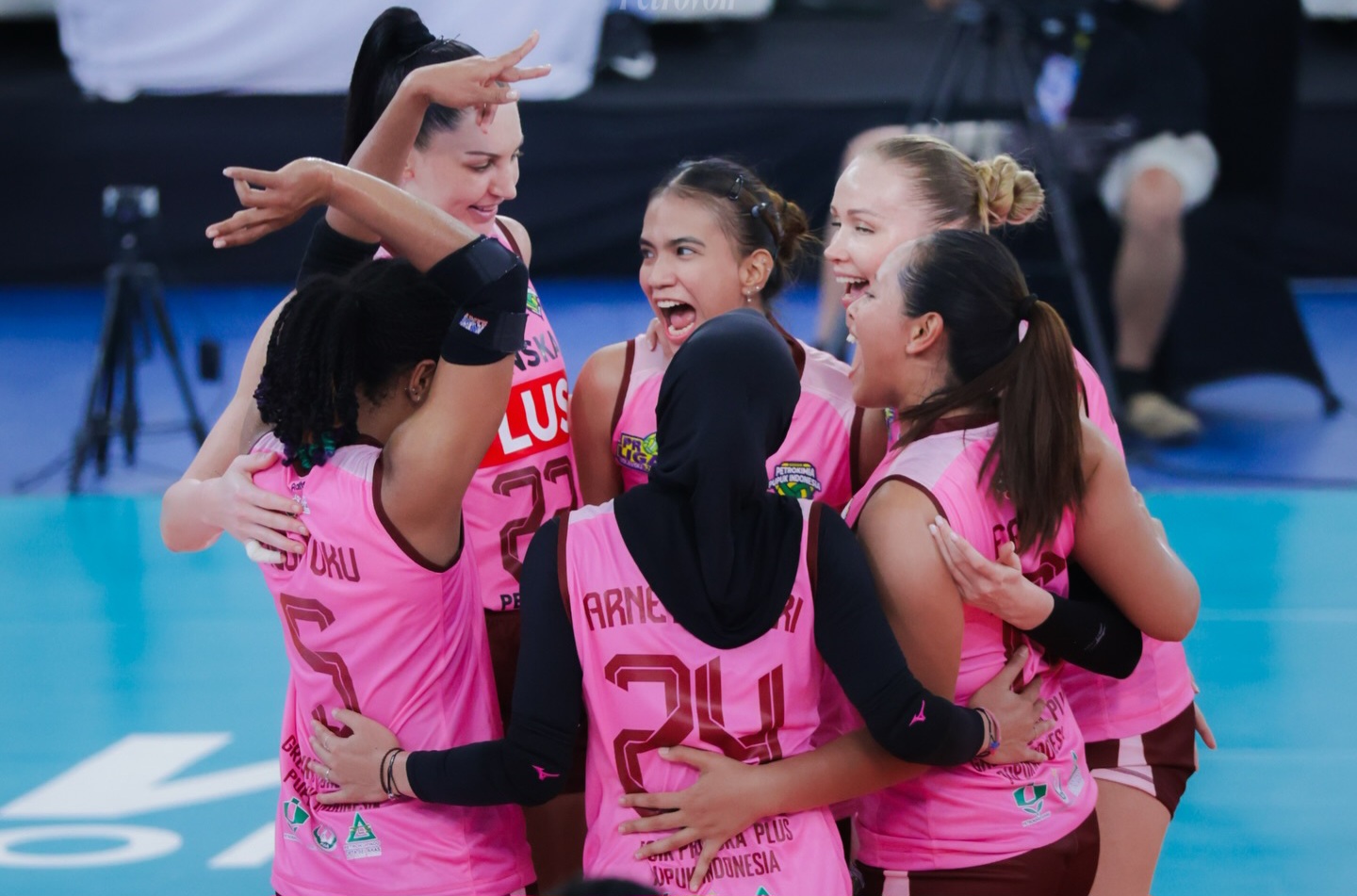 Gresik Phonska Plus puncaki klasemen sementara putri.