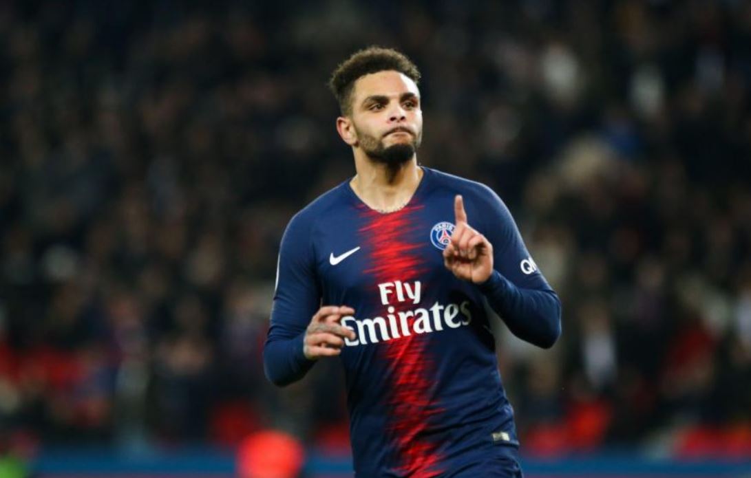 Rumor mantan bek kiri PSG Layvin Kurzawa ke Persib panaskan bursa transfer BRI Super League.