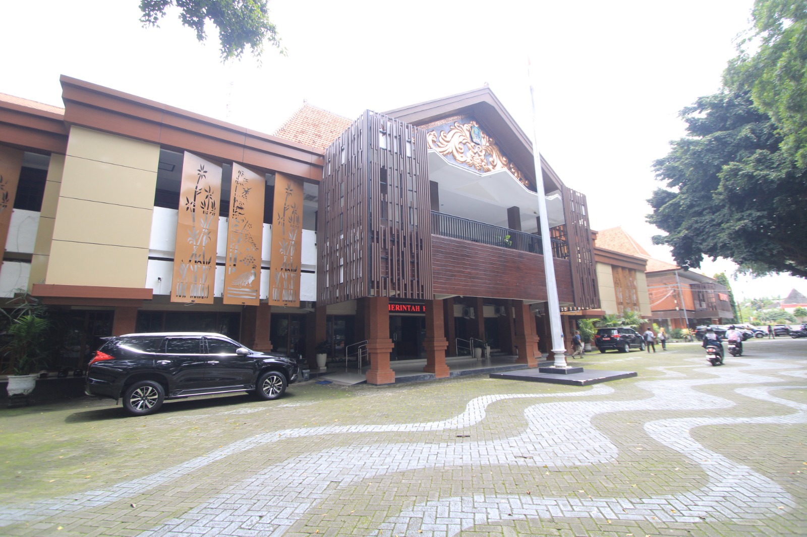 PROYEK STRATEGIS: Rehabilitasi kantor sekretariat daerah Magetan tetap masuk prioritas meski anggaran belanja fisik DPUPR 2026 dipangkas 50 persen. AJI PUTRA/RADAR MAGETAN
