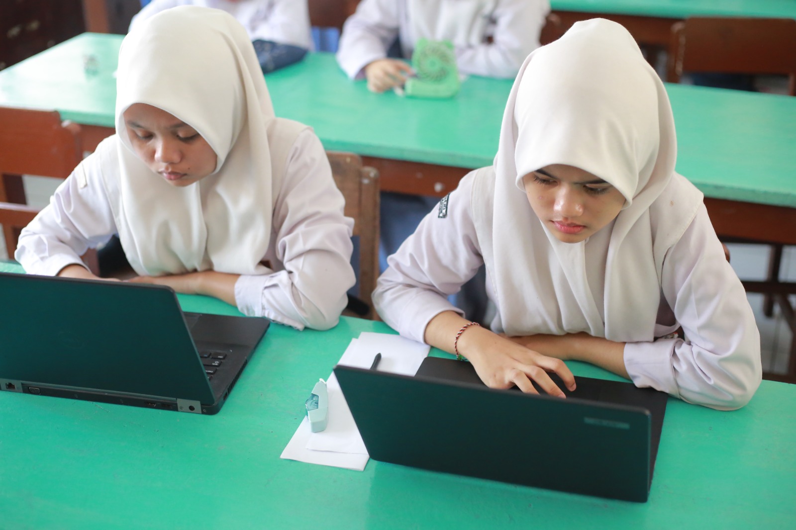 Para siswa SMA/SMK sederajat mengikuti uji coba pelaksanaan Tes Kemampuan Akademik (TKA) yang digelar Radar Madiun sebagai bagian dari persiapan asesmen akademik. DOK RADAR MADIUN