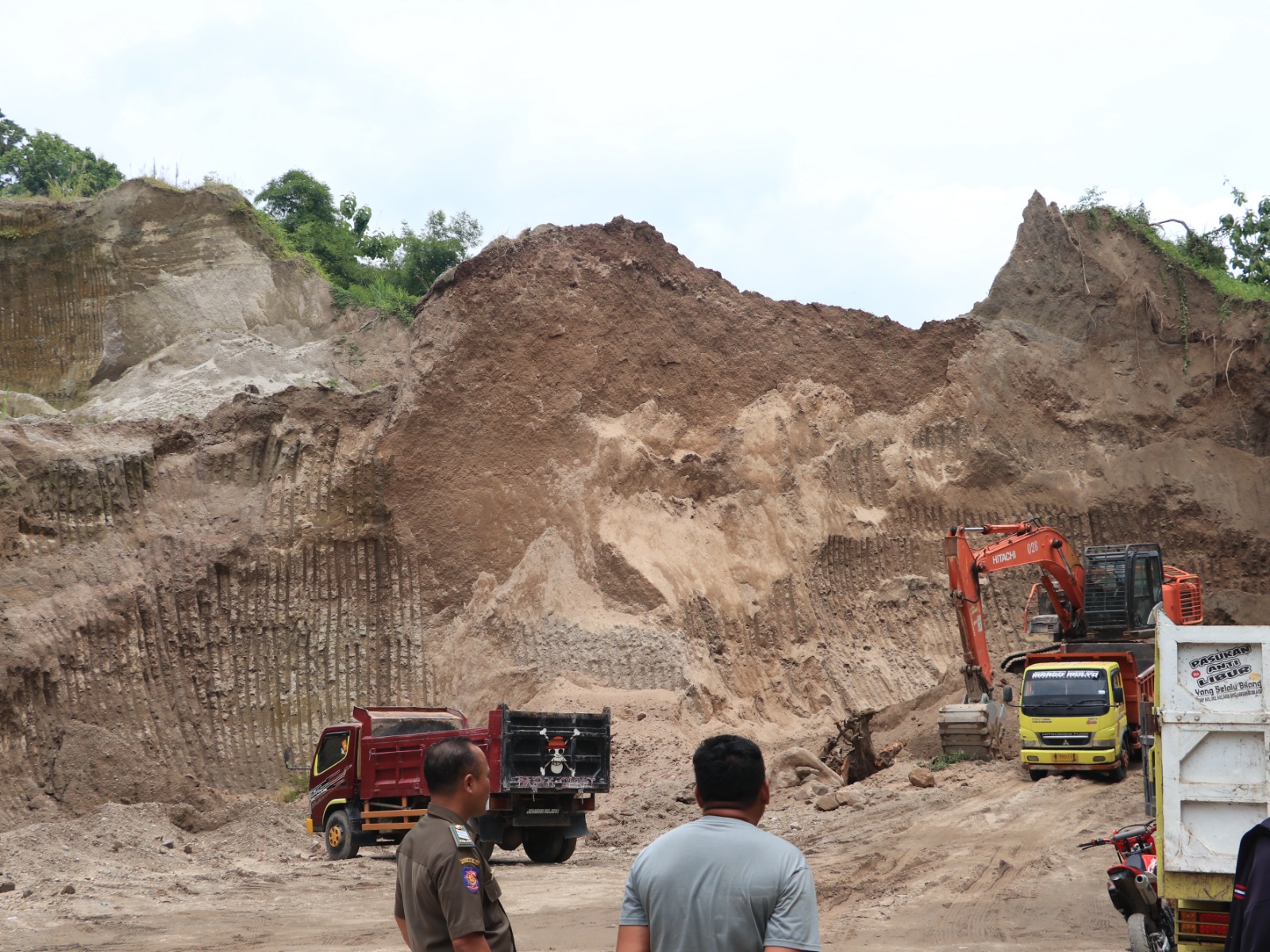 TERANCAM RUSAK: Kawasan wisata Telaga Ngebel disorot DPRD Jatim akibat aktivitas tambang pasir dan batu yang dinilai mengancam kelestarian lingkungan. SUGENG DWI N/RADAR PONOROGO