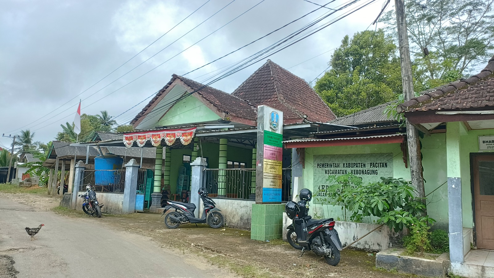SEDANG BERMASALAH: Kondisi Kantor Desa Klesem beberapa waktu lalu. Dugaan penyelewengan dana desa kini ditangani aparat penegak hukum. DOK RADAR PACITAN