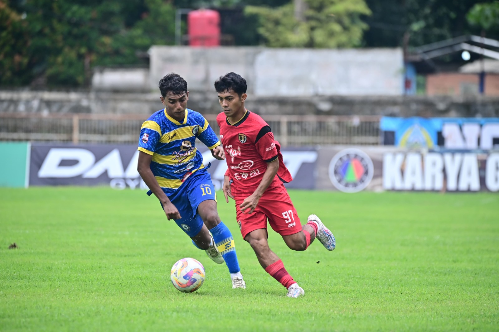 DELAPAN BESAR: Persinga Ngawi menang 1-0 atas Baruna Nusantara Banyuwangi di Stadion Anjuk Ladang, Nganjuk, Kamis (22/1), meski bermain dengan 10 pemain. FOTO: PERSINGA NGAWI