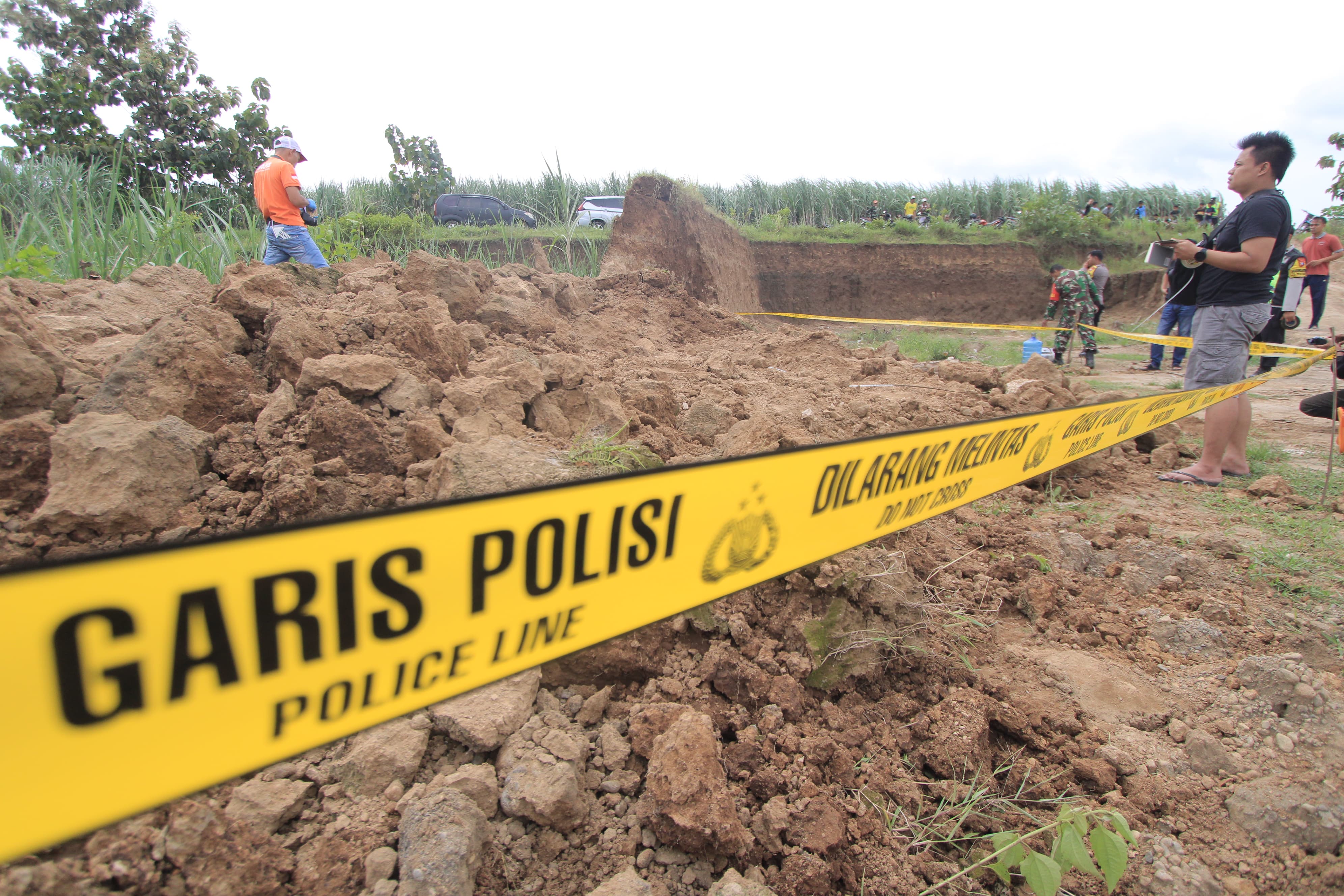 Lokasi galian tanah bahan baku batu bata merah di Dusun Brancang, Desa Sugihwaras, Maospati, yang longsor dan menewaskan seorang pekerja, Minggu (25/1). AJI PUTRA/RADAR MAGETAN