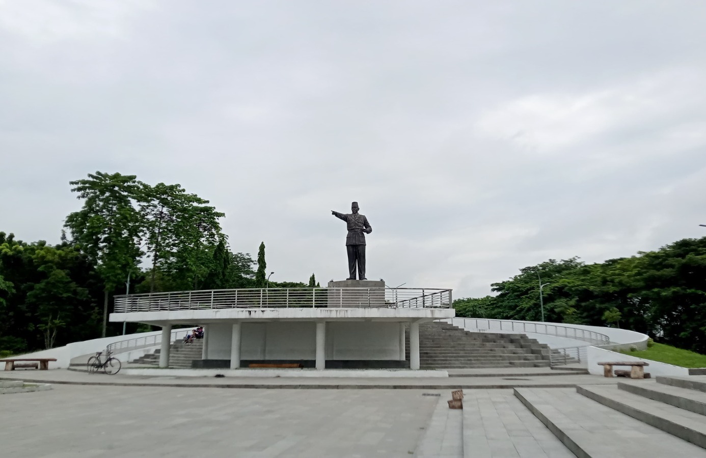 Pembangunan kawasan Taman Pemuda Soekarno di Ngawi berlanjut tahun ini dengan fokus kantor kepemudaan, pendapa, dan penataan kawasan. ASEP SYAEFUL/RADAR NGAWI