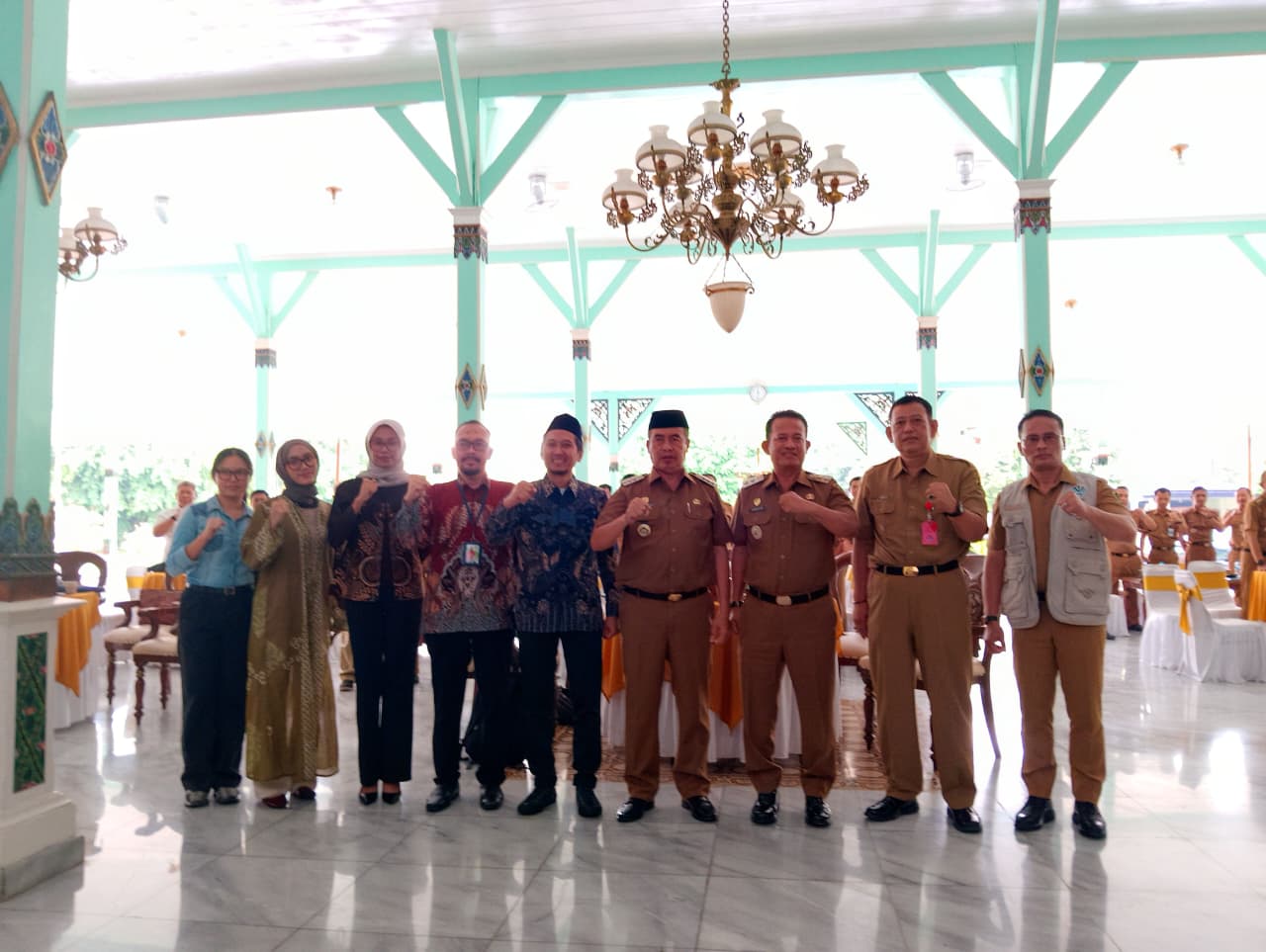 Bupati Madiun Hari Wuryanto dan jajaran dalam Gathering Pengolahan Sampah Terpadu di Pendopo Muda Graha, Senin (26/1).