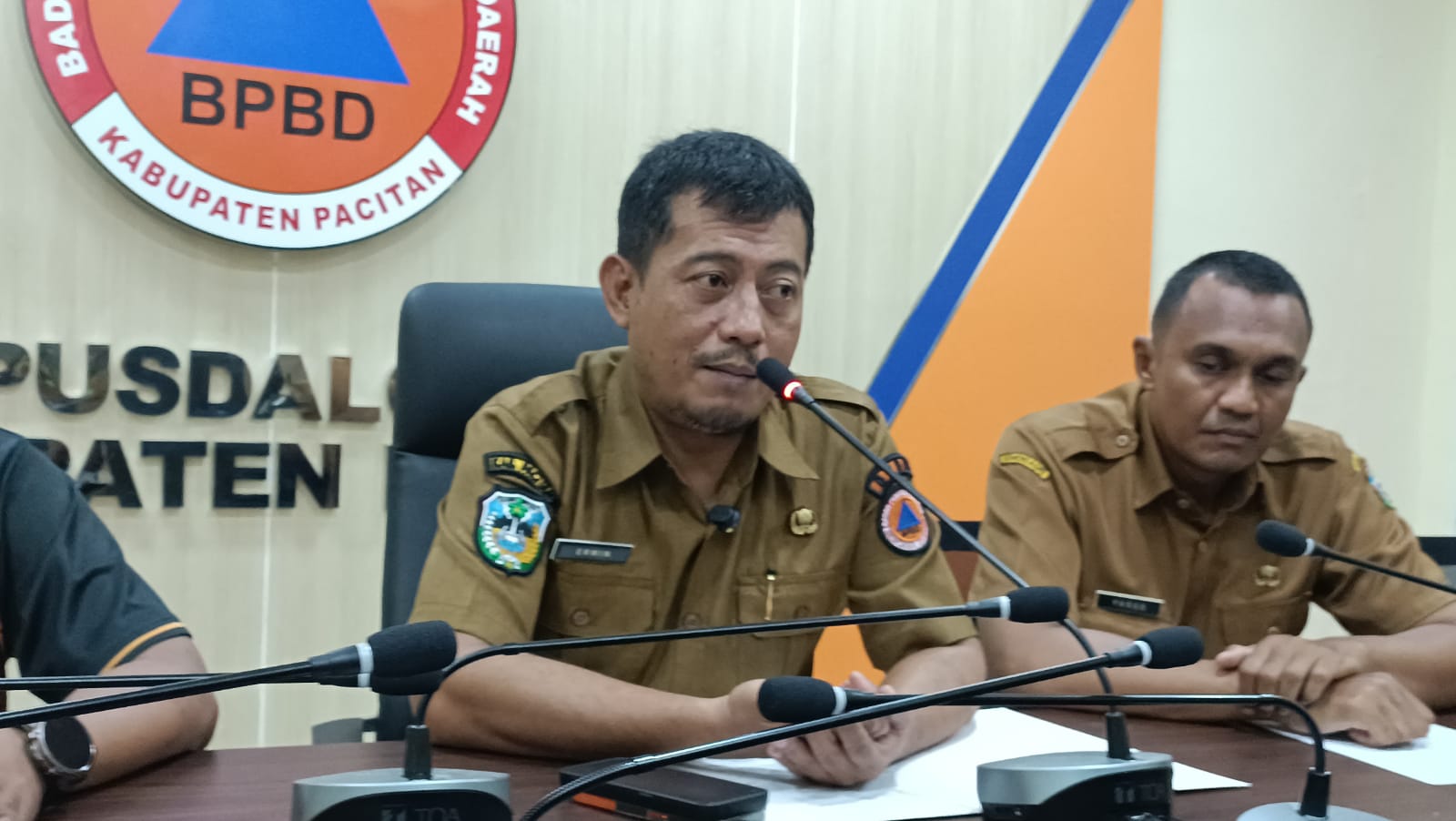 BPBD Pacitan menggelar konferensi pers menjelaskan gempa hari ini, Selasa (27/1).