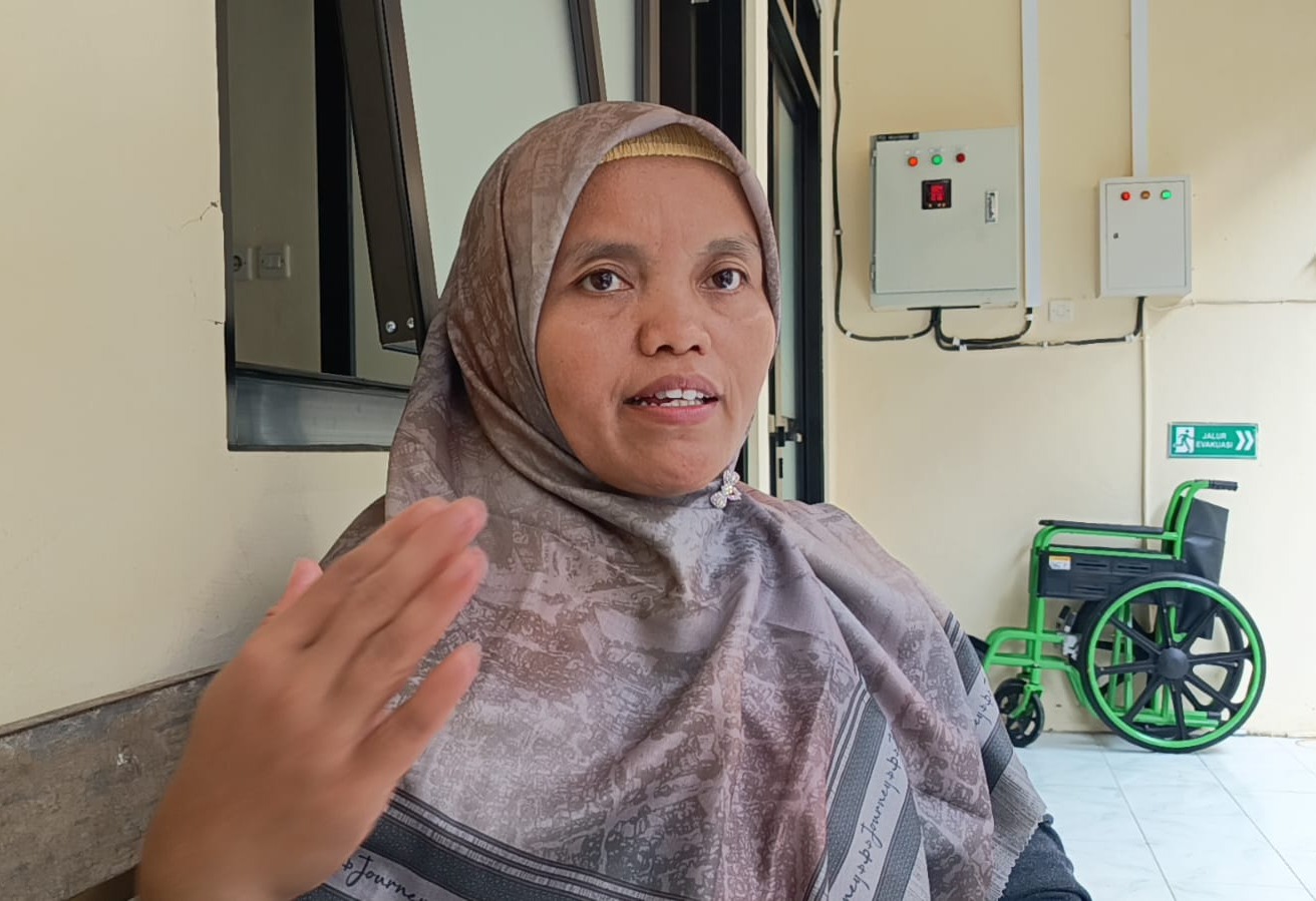 Kabid Kesehatan Masyarakat Dinkes Pacitan Nunuk Irawati menjelaskan tentang dugaan penyebab kasus diare massal di Sudimoro. NUR CAHYONO/RADAR PACITAN