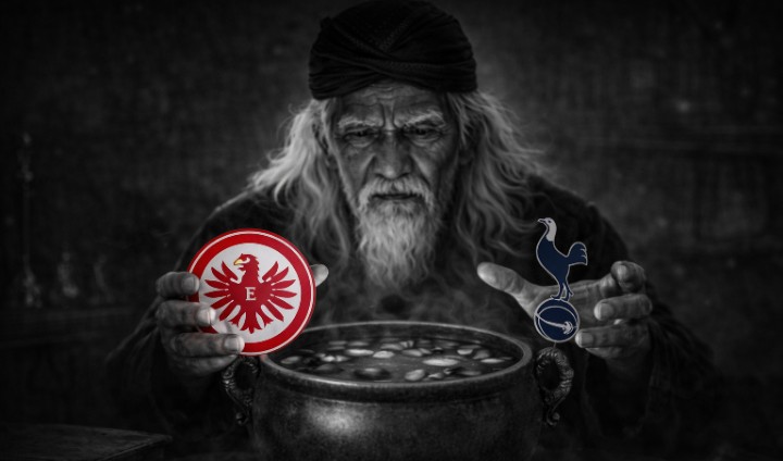 Mbah Sakat sedang meramal laga Eintracht Frankfurt vs Tottenham di Liga Champions.