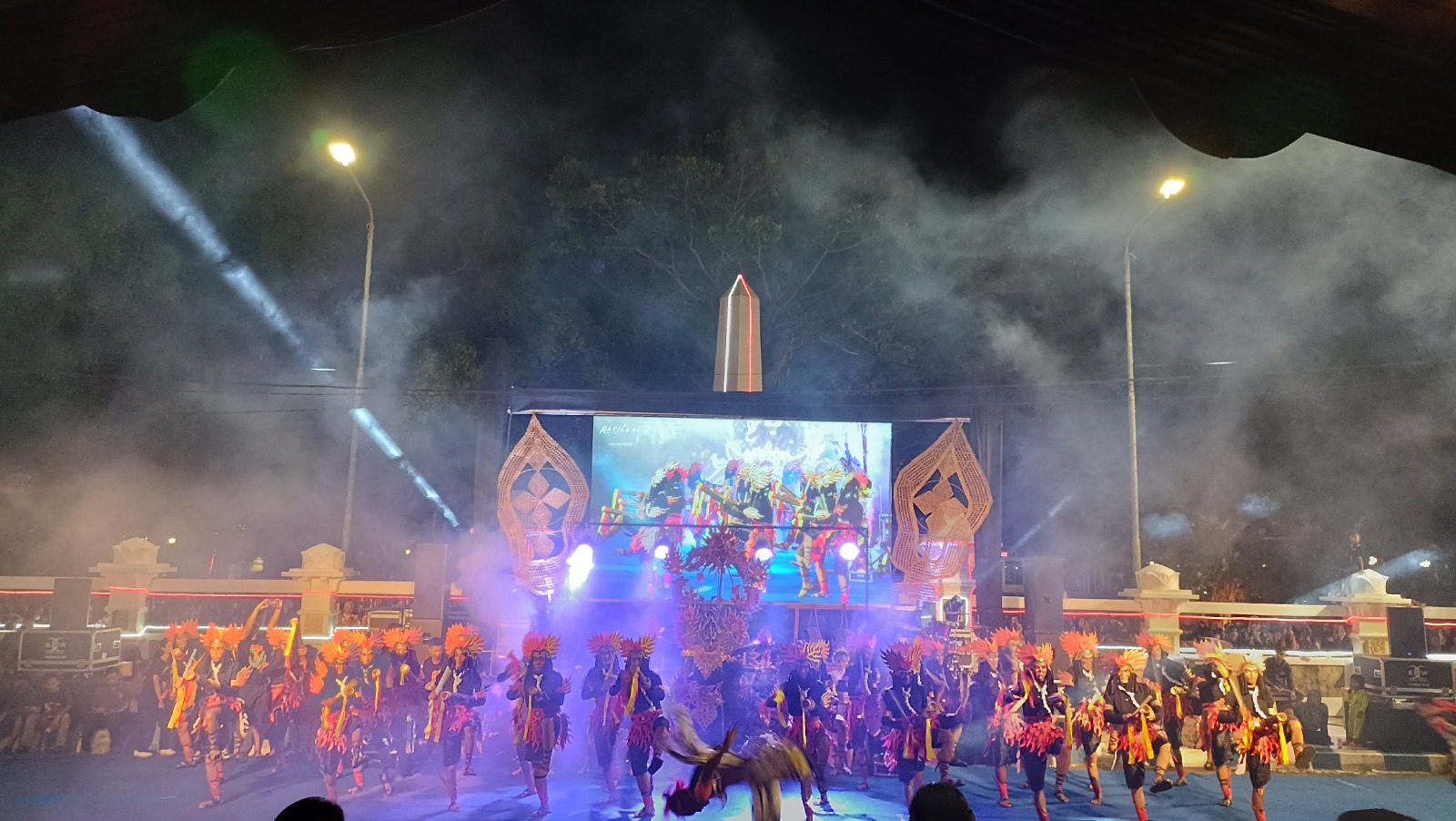 Salah satu penampilan seni dalam Festival Ronthek Pacitan yang kembali masuk agenda Karisma Event Nusantara 2026. DOK RADAR PACITAN