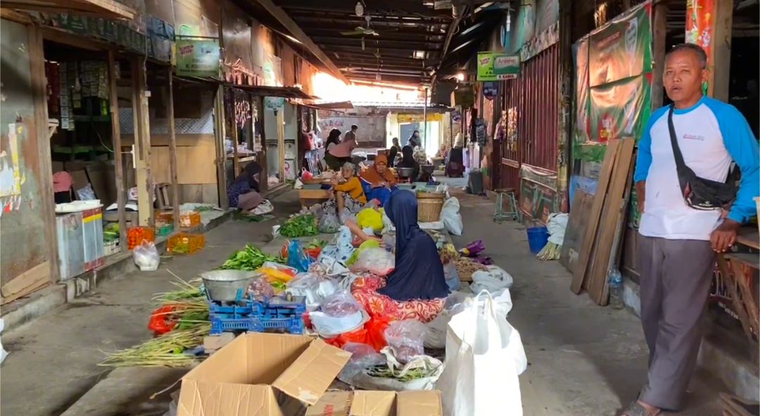 BUTUH PERBAIKAN: Kondisi salah satu Pasar Tradisional di Kabupaten Madiun yang memprihatinkan.