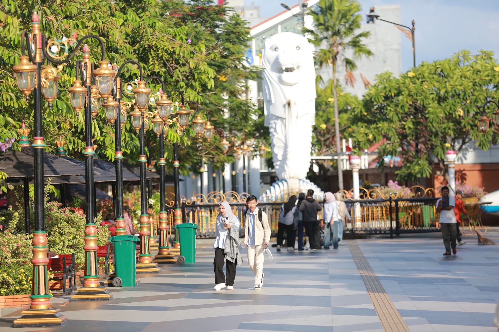 Kawasan Pahlawan Street Center (PSC) Kota Madiun menjadi destinasi favorit wisatawan sepanjang 2025 dengan pergerakan pengunjung tembus jutaan orang. BAGAS BIMANTARA/RADAR MADIUN