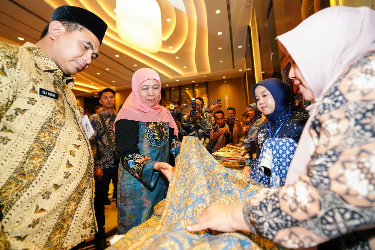 Gubernur Jatim Khofifah Indar Parawansa memimpin misi dagang dan investasi ke Jateng. Hasilnya terhimpun komitmen transaksi sebesar Rp 3,1 triliun.