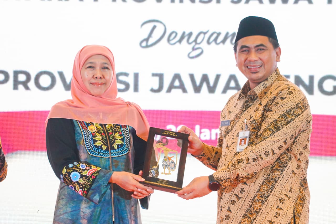 Gubernur Jatim Khofifah Indar Parawansa memimpin misi dagang dan investasi ke Jateng. Hasilnya terhimpun komitmen transaksi sebesar Rp 3,1 triliun.