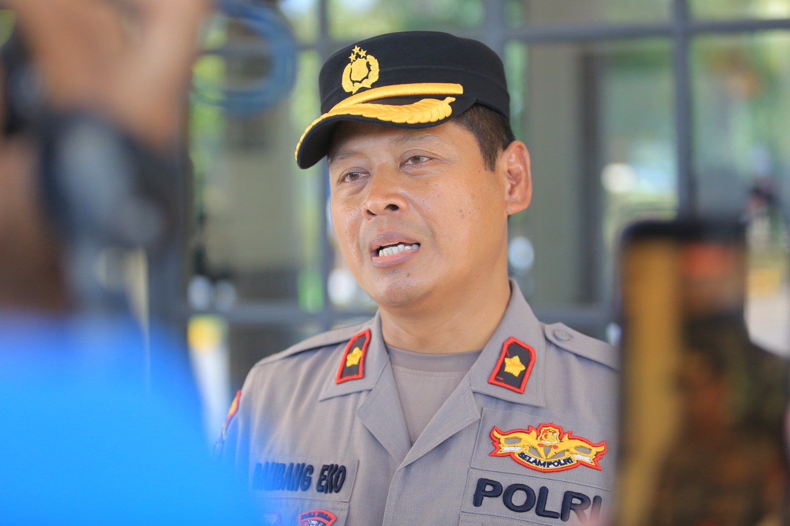 Wakapolres Madiun Kota Kompol Bambang Eko Sujarwodan memimpin apel pasukan Operasi Keselamatan Semeru 2026. BAGAS BIMANTARA/RADAR MADIUN
