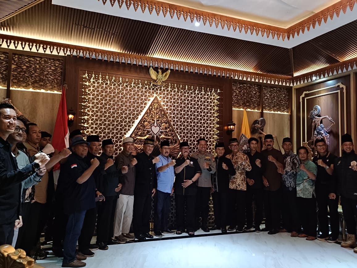 Seluruh organisasi perguruan pencak silat di Madiun yang tergabung dalam satu paguyuban berkumpul di Padepokan Agung PSHT Pusat Madiun membahas pengamanan Parluh. HENGKY RISTANTO/RADAR MADIUN