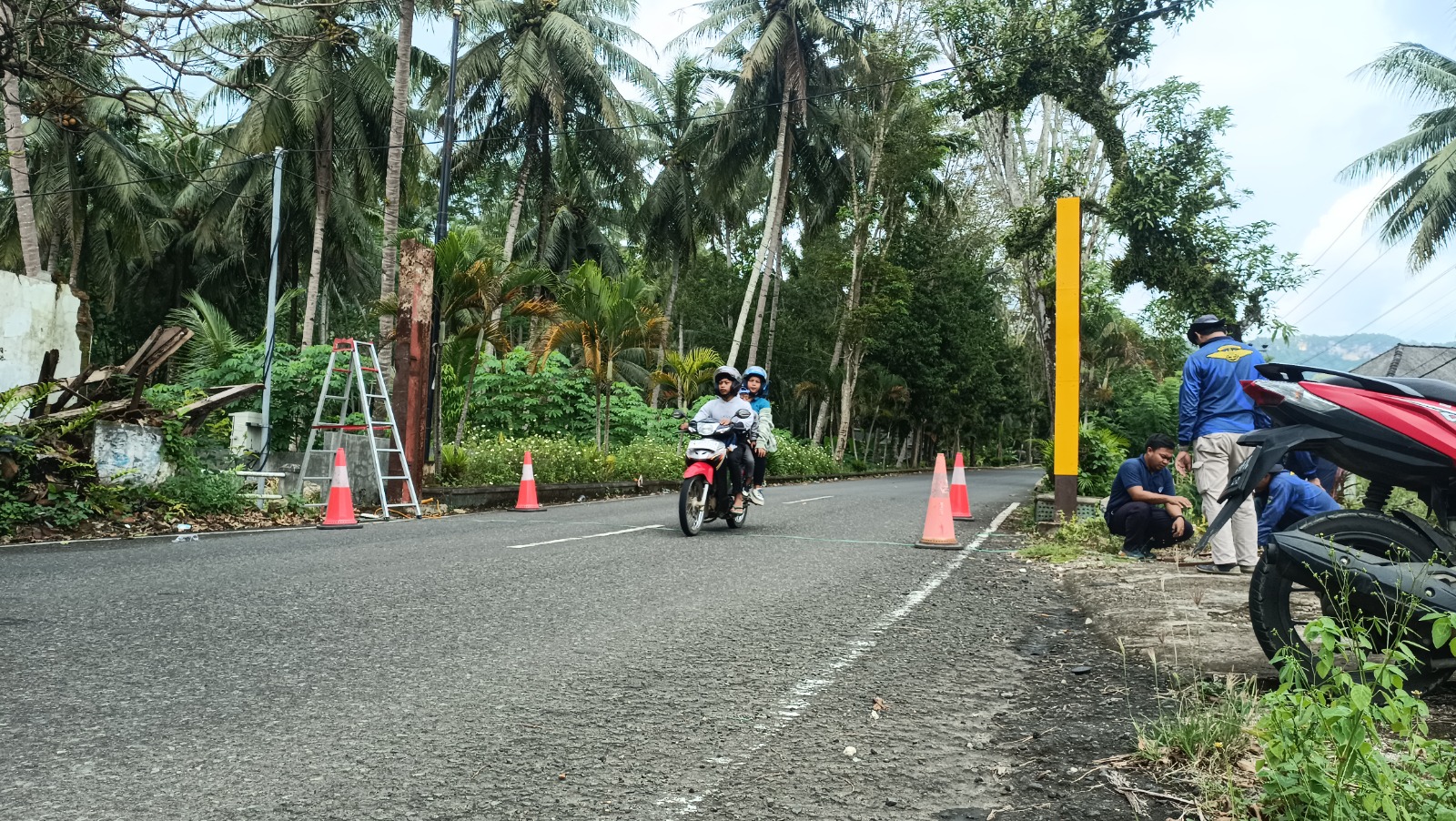 Kondisi pembangunan portal di jalur Sedeng, Pacitan, yang masih dalam proses pengerjaan. DOK RADAR PACITAN