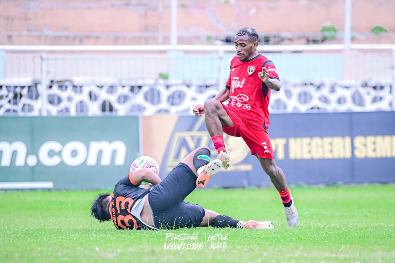 Persinga Ngawi merayakan kemenangan 1-0 atas Pasuruan United di Stadion R Soerdarsono, Bangil, kemarin (3/2). FOTO: PERSINGA NGAWI OFISIAL