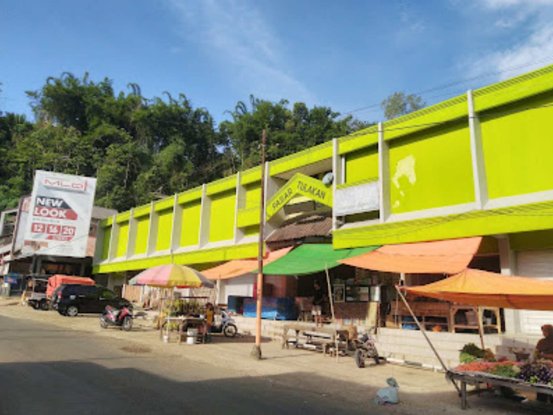 Kondisi terkini Pasar Tulakan, Pacitan. Pemkab berencana menambah los dagang untuk menata pedagang dan mengurangi kesemrawutan. FOTO: ISTIMEWA