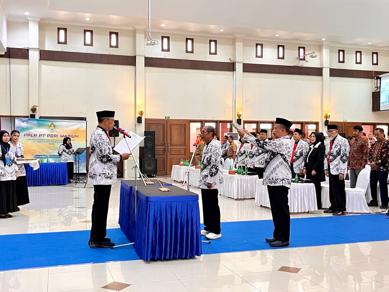 Dr. Supri Wahyudi Utomo, M.Pd. dikukuhkan kembali sebagai rektor Universitas PGRI Madiun (UNIPMA) periode 2026&ndash;2030.