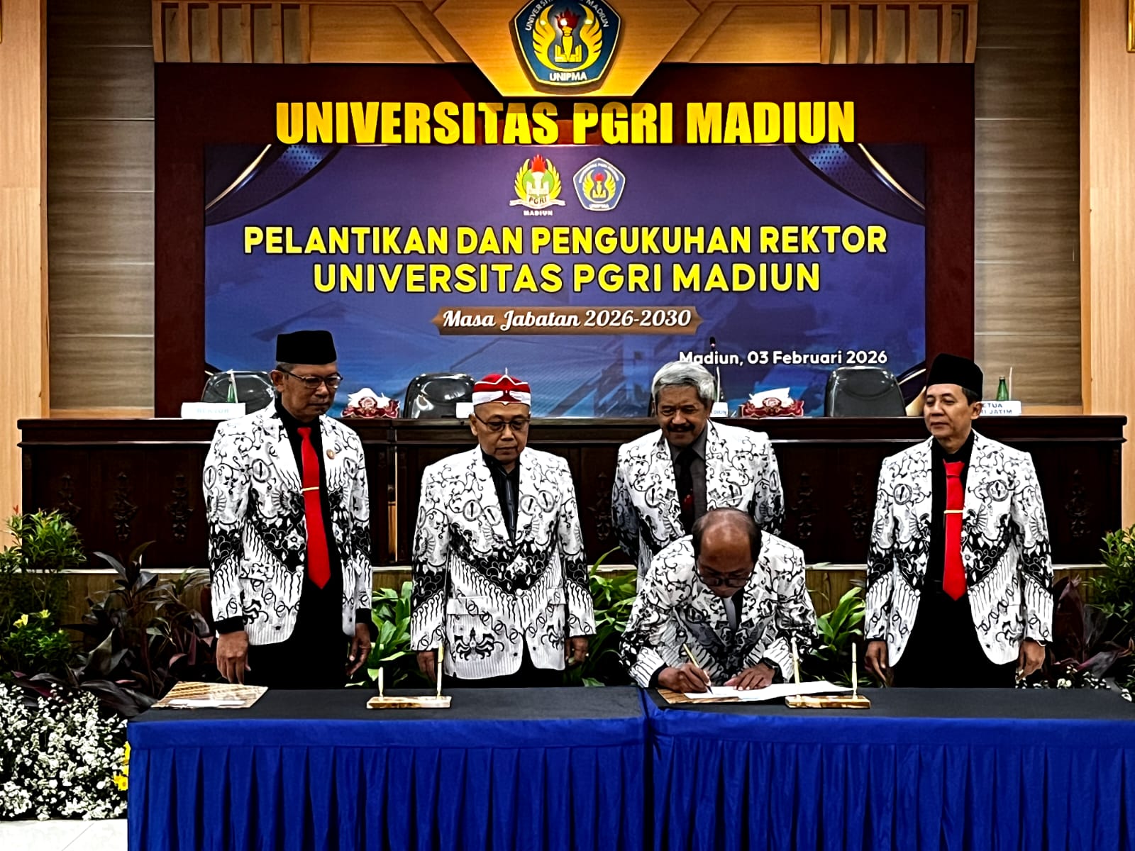 Dr. Supri Wahyudi Utomo, M.Pd. dikukuhkan kembali sebagai rektor Universitas PGRI Madiun (UNIPMA) periode 2026&ndash;2030.