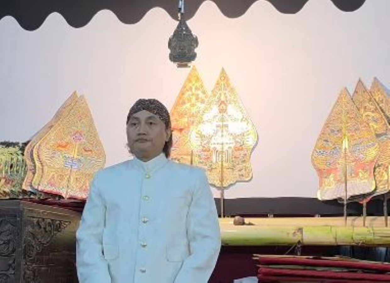 Ki Mulyono Purwo Wijoyo, dalang sekaligus Kepala KPP Madya Banjarmasin. Ia terjerat OTT KPK atas kasus restitusi pajak.