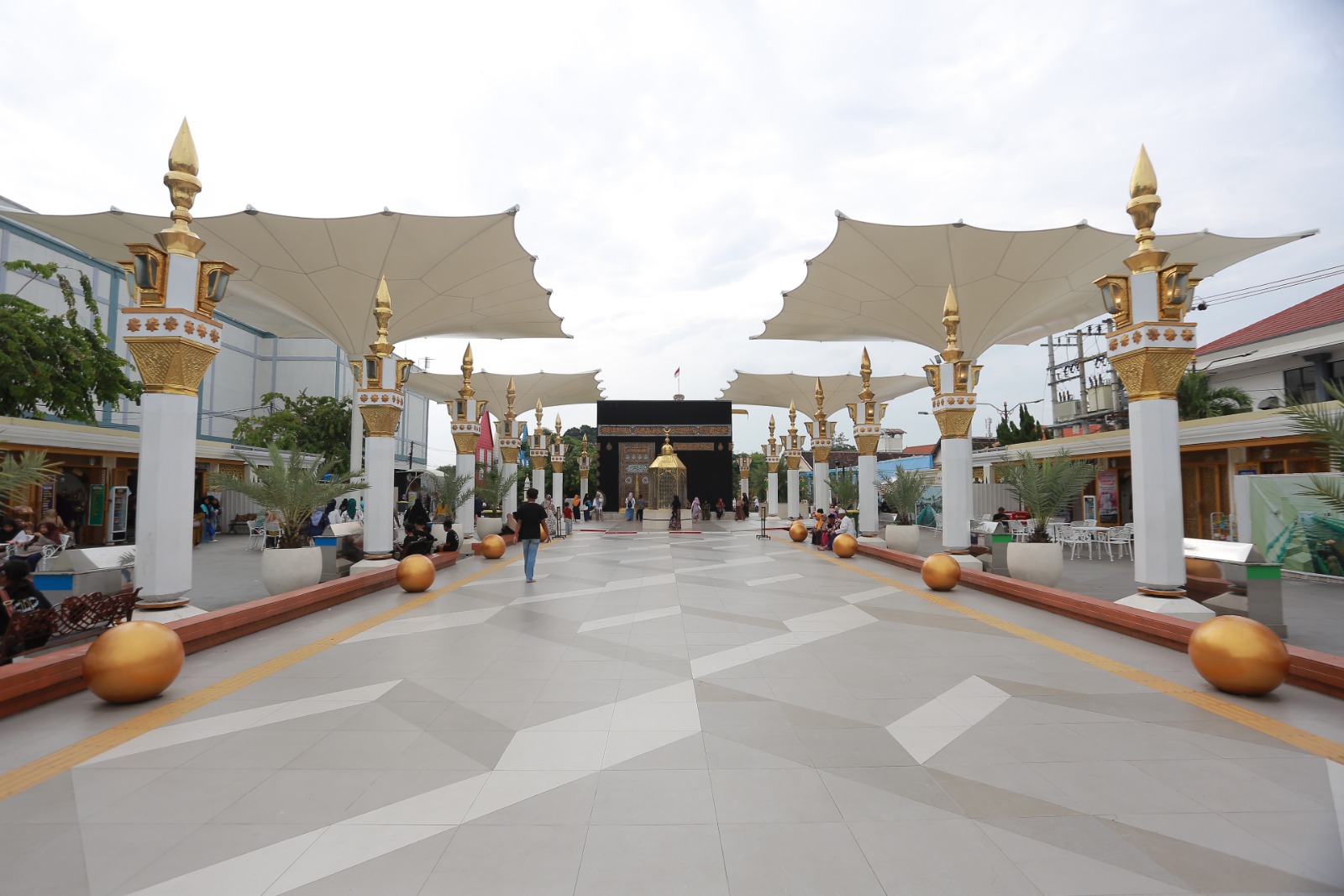 BUKA SAMPAI SUBUH: Kawasan PSC&ndash;PRC disiapkan menjadi lokasi sahur on the road selama Ramadan, dengan penutupan area pada pukul 02.00&ndash;05.30. BAGAS BIMANTARA/JAWA POS RADAR MADIUN