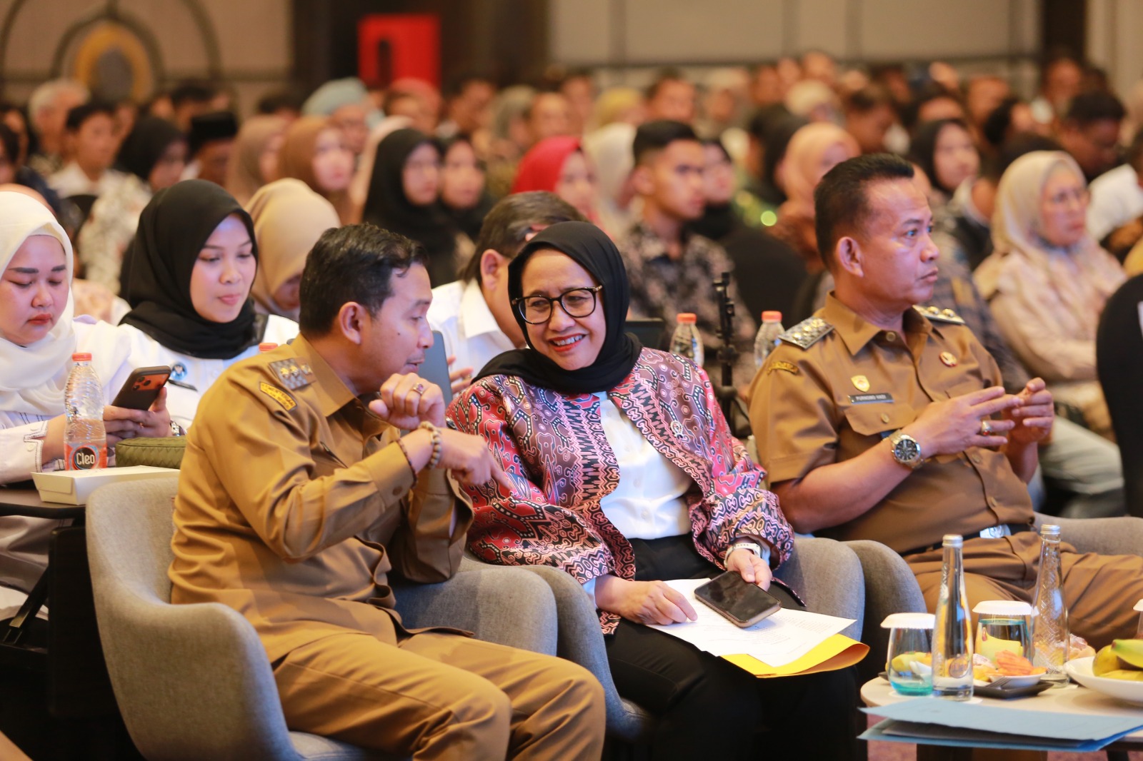 EVALUASI DAPUR MBG: Wakil Kepala BGN Nanik S. Deyang menghadiri sosialisasi dan evaluasi SPPG MBG di Hotel Mercure Madiun, Senin (9/2). BAGAS BIMANTARA/RADAR MADIUN