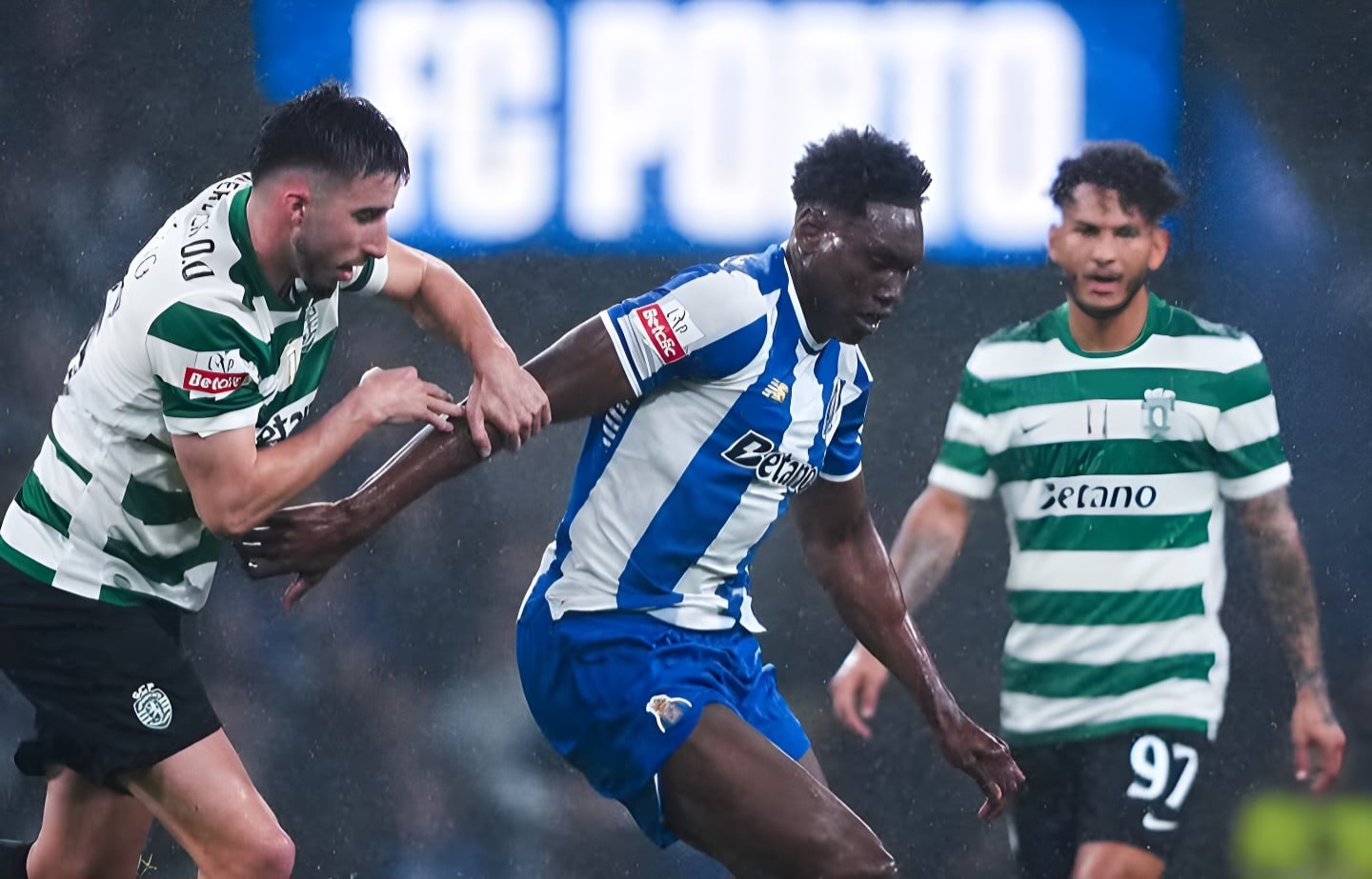 FC Porto ditahan Sporting.